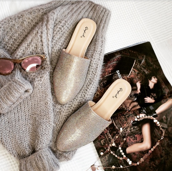 Shoes - 🚨//The Glitz// Champagne Slide/ Flat